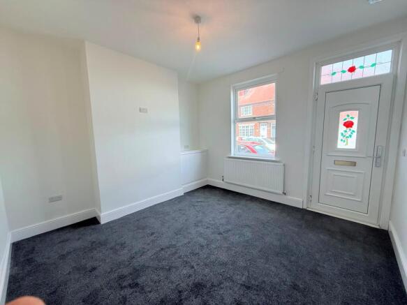 2 bed House to rent Image 5