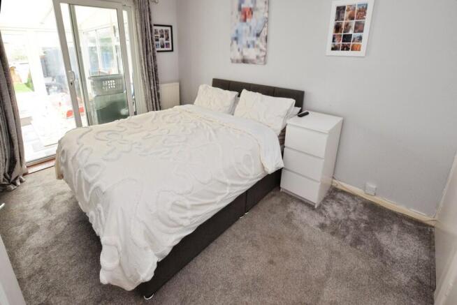 Elgar Close, Broadfields photo 5
