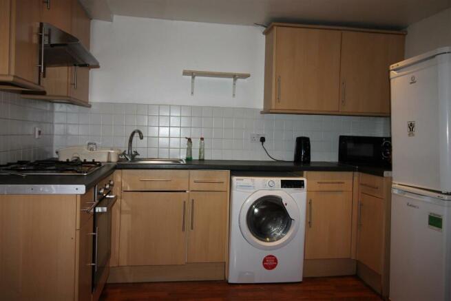 4 bed House to rent Image 4