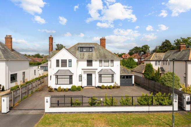 5 bed Detached for sale Image 6