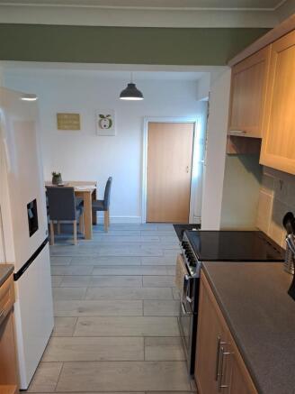Kitchen 2.jpg