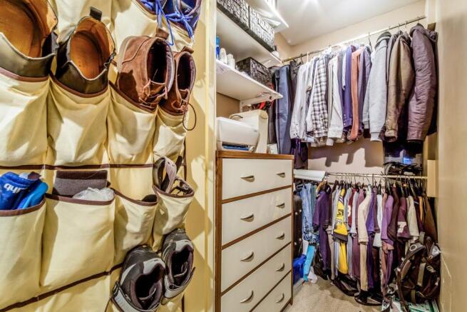 Walk In 
Wardrobe