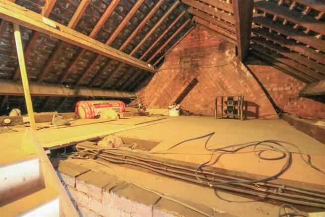 PART BOARDED LOFT