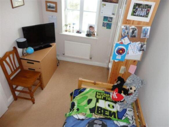 BEDROOM 2