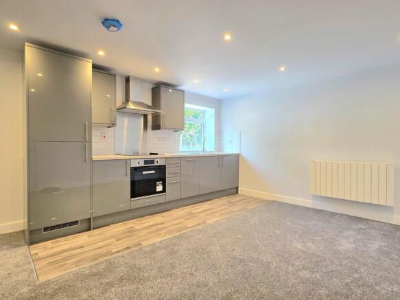 1 bed Flat to rent Image 9
