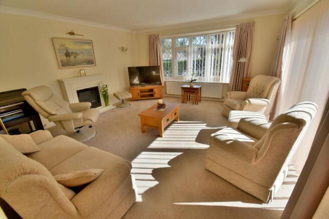 Larch Way, Ferndown, BH22 photo 4