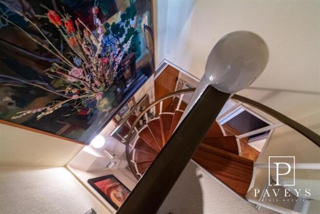 FIRST FLOOR LANDING