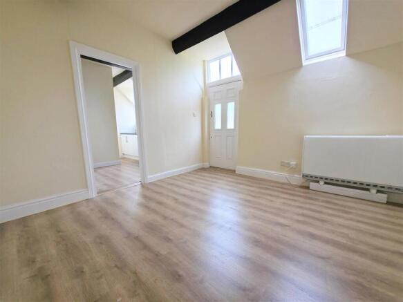 Flat 10 Central Court 3