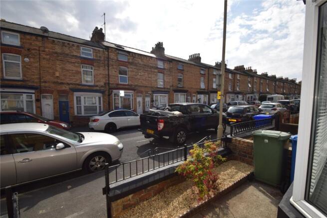 2 bed Terraced to rent Image 11