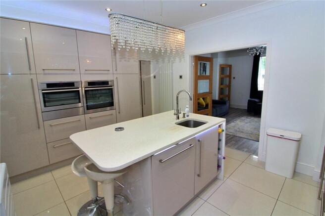 4 bed Semi-Detached for sale Image 5