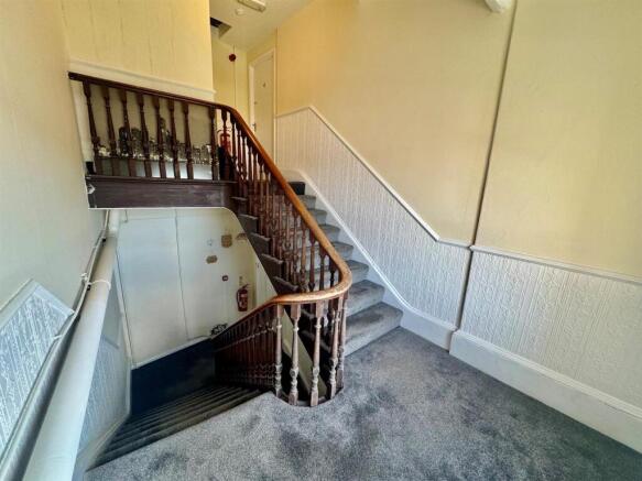 2 bed Flat for sale Image 12
