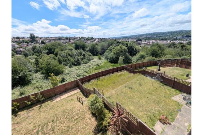 4 bed Semi-Detached for sale Image 5