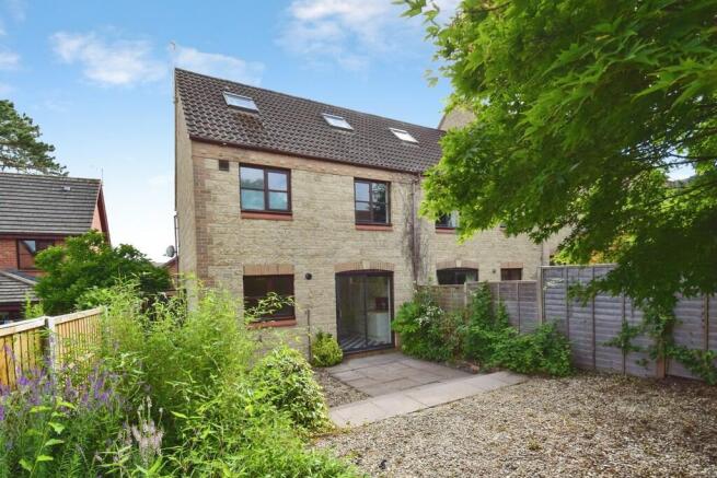 15 Essex Close, r...
