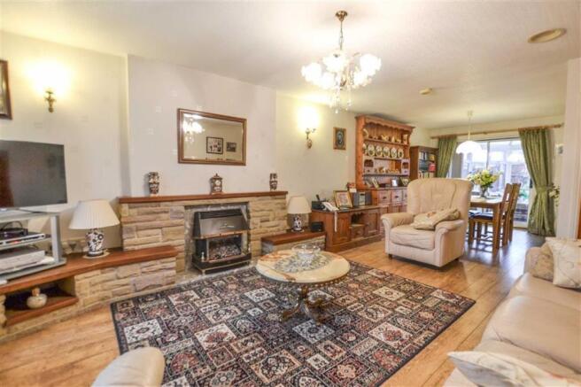 SITTING / DINING ROOM