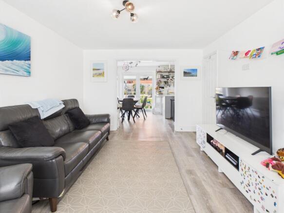 CAM02519G0-PR0284-STILL009