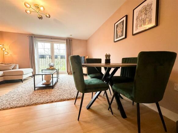 LOUNGE DINING ROOM