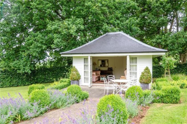 Summer House/Bed 4