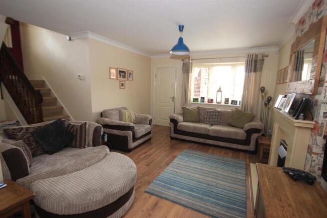 OPEN PLAN LIVING/ DINING ROOM