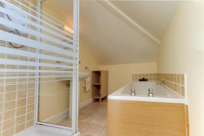 9 bed Detached Bungalow for sale Image 5