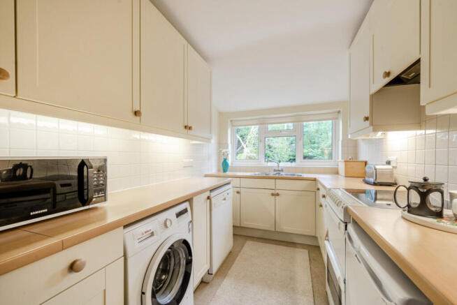 1319941-10-6878d3...