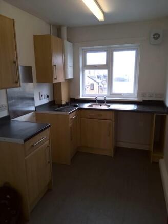 1 bed Ground Flat to rent Image 5