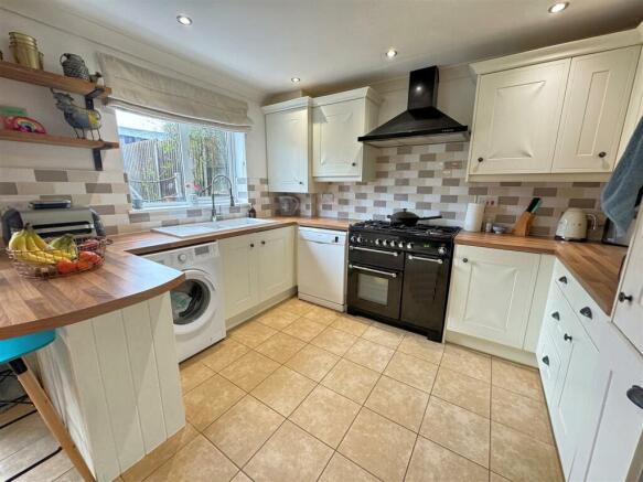 Kitchen area.jpg