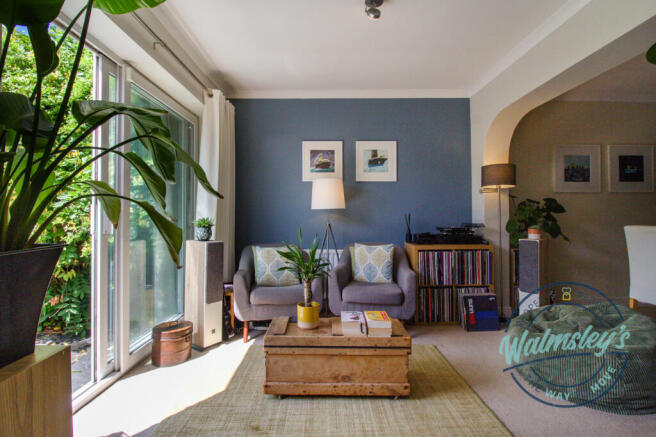 Sitting area to rear of home
