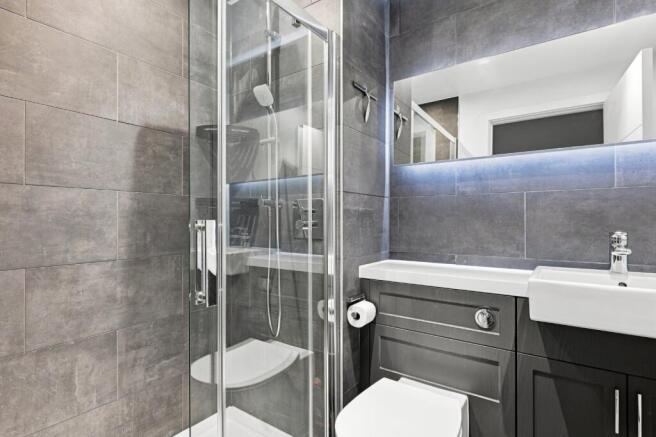 3 bed Flat for sale Image 11