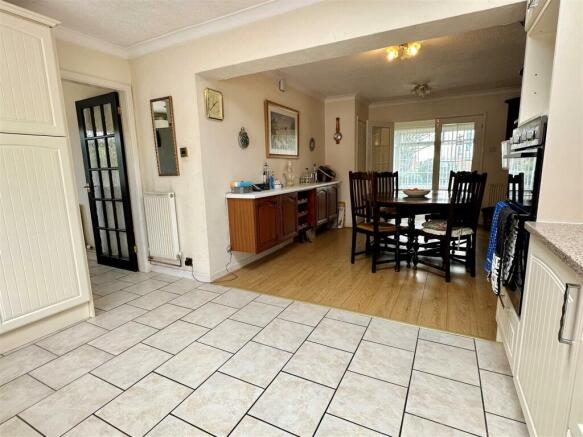 DINING/KITCHEN