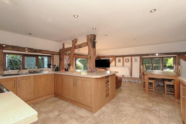 Sut-Kitchen_3.jpg