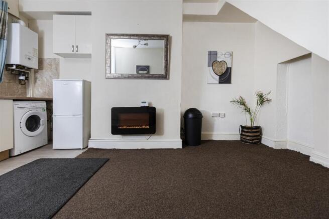 1 bed Semi-Detached to rent Image 7