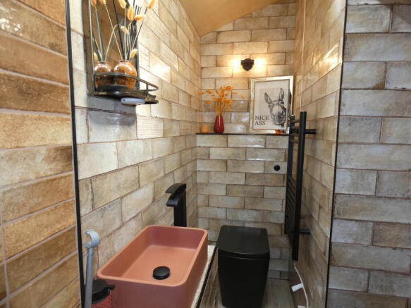3 bed Cottage for sale Image 11