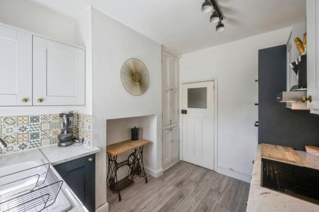 3 bed Semi-Detached for sale Image 8
