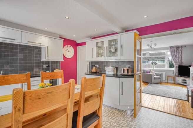 3 bed Semi-Detached for sale Image 6