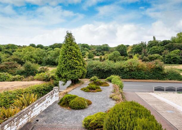 112 Bridgnorth Road-1.jpg