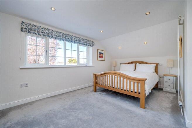 4 bed Detached for sale Image 9