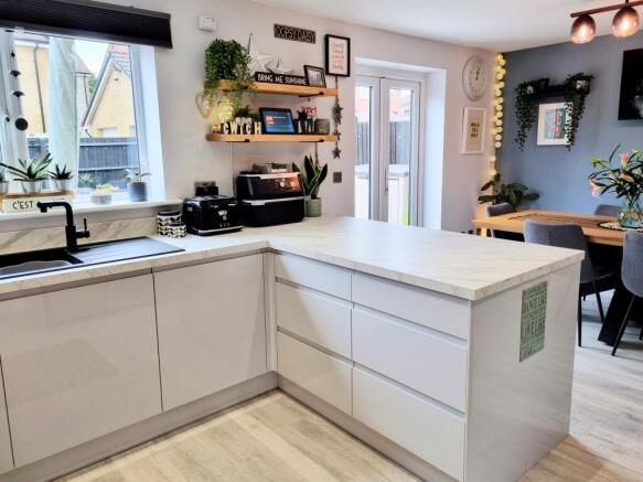 Clos Meredith, Coity, Bridgend, CF35 photo 4