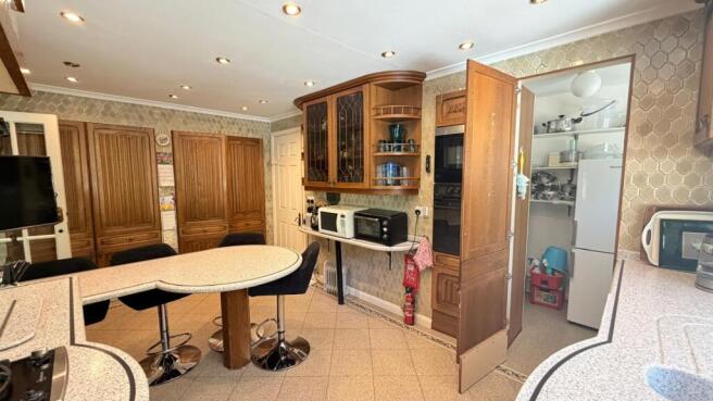 4 bed Detached Bungalow for sale Image 8