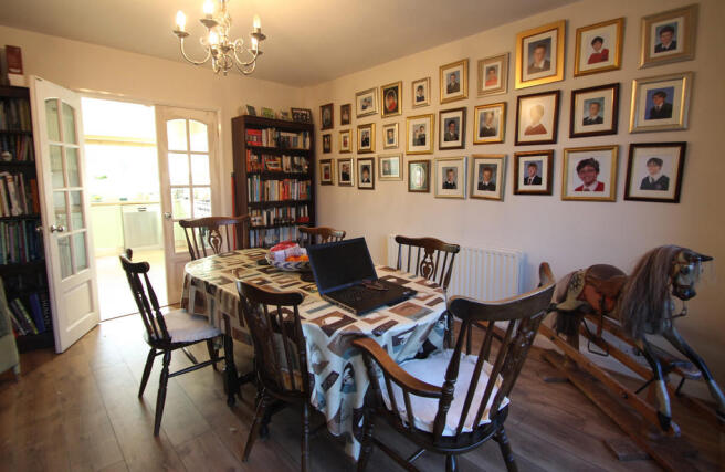 Dining area linki...