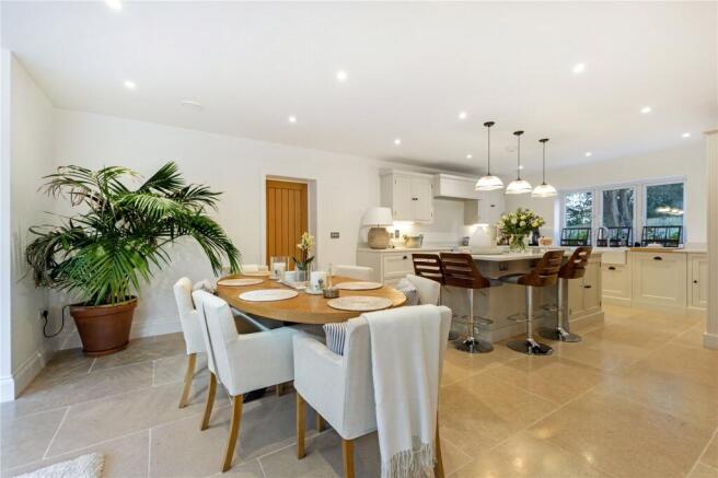 Andover Road, Highclere, Newbury, Hampshire, RG20 photo 4