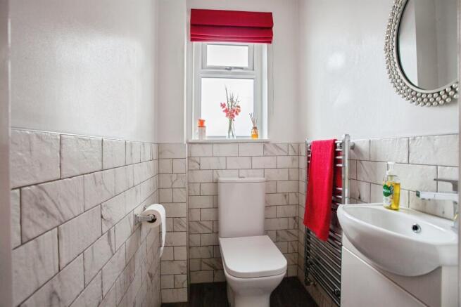 4 bed Detached for sale Image 10