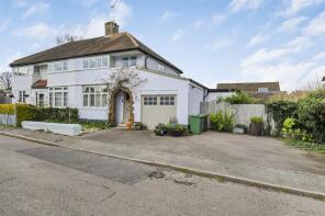 2, Fairway Close, Park Street, St Albans AL2 2QX