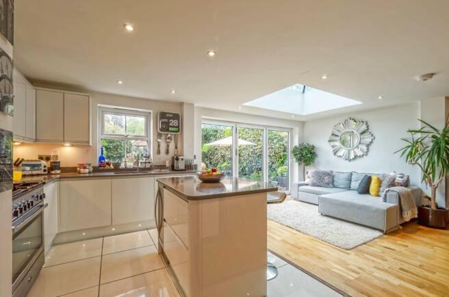 Kitchen / Living Area