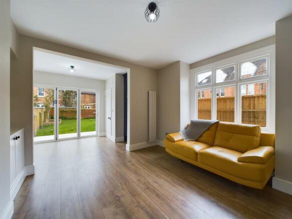 Large Sitting/Dining Room