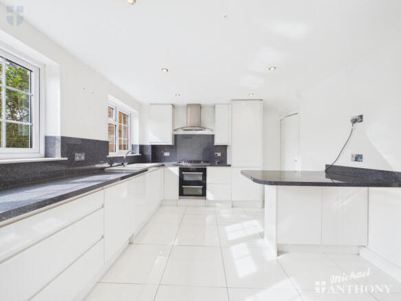 CAM02773G0-PR0413-STILL012