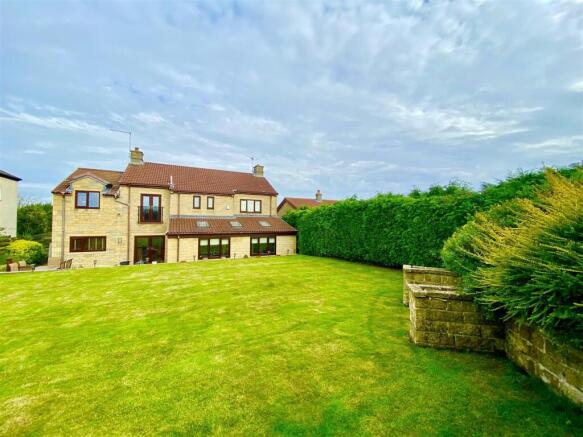 4 bed Detached to rent Image 6