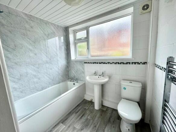 2 bed Terraced to rent Image 4