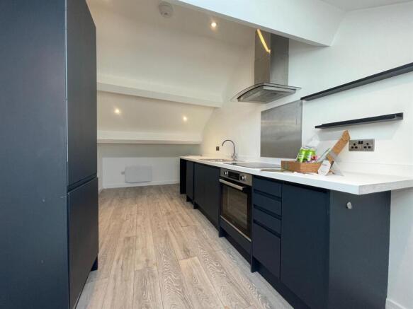 2 bed Apartment to rent Image 4