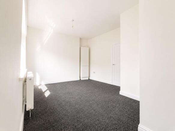 2 bed Terraced to rent Image 6