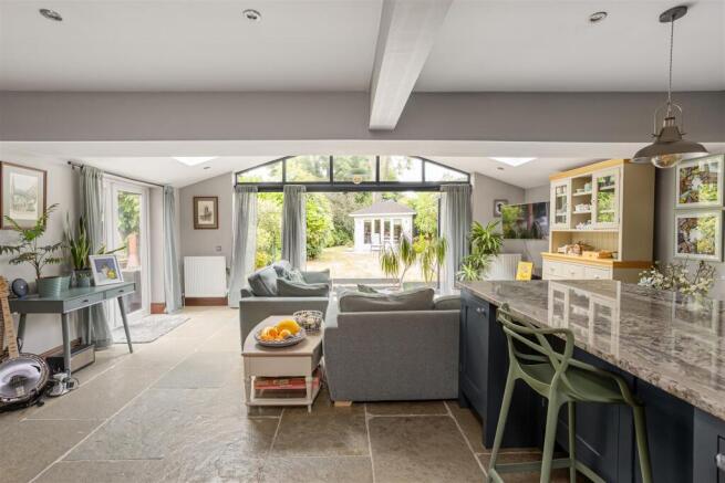 4 bed Detached for sale Image 10